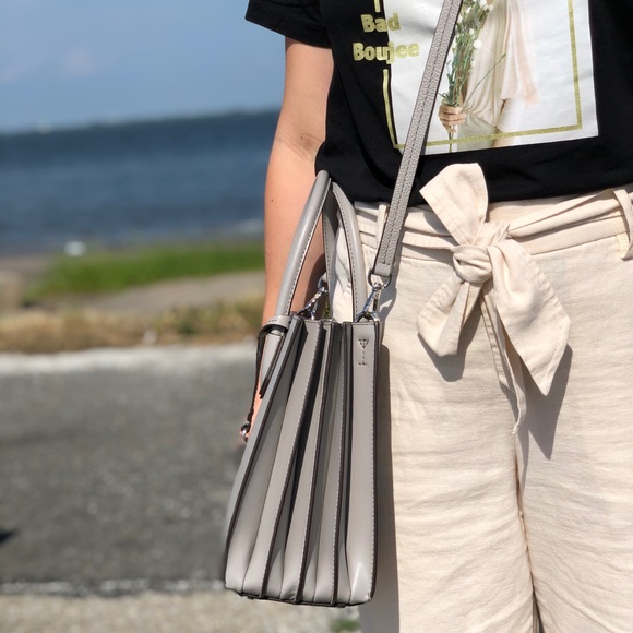 🎁Michael Kors Mercer Accordion Pebble Leather Tote - Picture 8 of 11